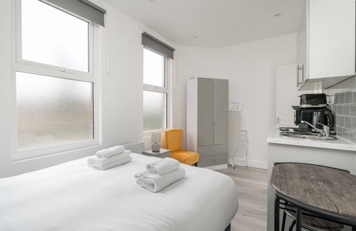 Stonebridge Apartment | London Selwyn Unique & Stylish Studios