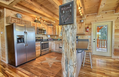 Logan Cabin | Lone Star Lodge - Gorgeous Lodge in Hocking Hills