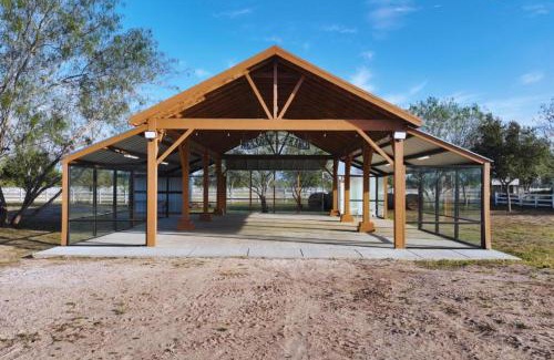 Hargill Villa | Lone Star Luxury Ranch 4 Bed, 3 Bath, Swimming Pool, Grill, Washer Dryer, WiFi