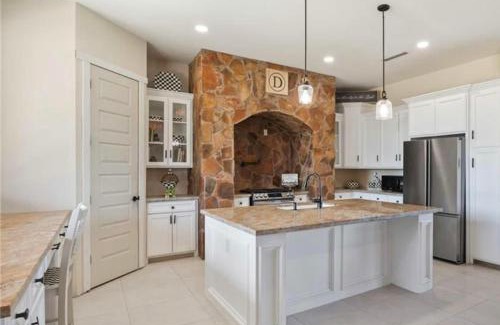Hargill Villa | Lone Star Luxury Ranch 4 Bed, 3 Bath, Swimming Pool, Grill, Washer Dryer, WiFi