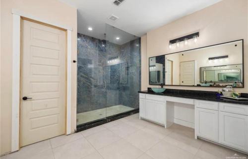 Hargill Villa | Lone Star Luxury Ranch 4 Bed, 3 Bath, Swimming Pool, Grill, Washer Dryer, WiFi