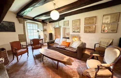 Carnac House | Longère d’époque au coeur d’un domaine