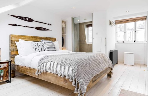 Shepherd's Bush House | Long Stay Discounts - Fun 2Bed Home Shepherds Bush