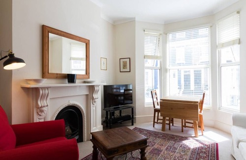 Fulham Broadway Apartment | Long Stay Discounts - Lovely 1Bed Apt, in Fulham