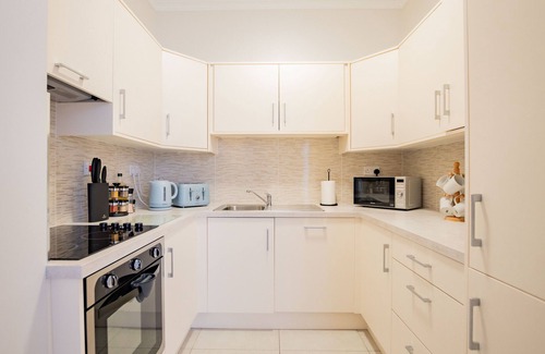 Galway City Centre Apartment | Long Walk Hideaway - GF 2Bed/2Bath
