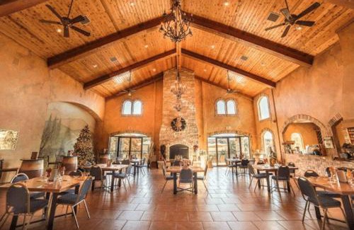 Oatmeal House | Longhorn Cabin near Hidden Falls with View