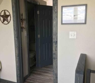 Oatmeal House | Longhorn Cabin near Hidden Falls with View