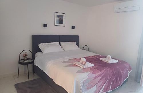 Klenovica Apartment | Loni