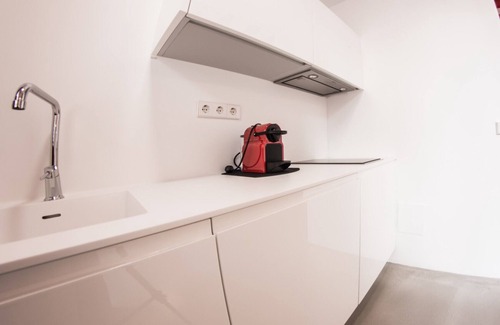 La Llotja-Born Apartment | Lonja Suites 3 red