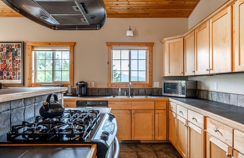 Bozeman House | Look Down - Perched on a mountain with hot tub between Livingston and Bozeman