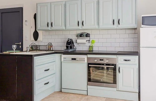 Croagnes House | Look forward to a fantastic vacation experience in this comfortable apartment near beautiful nature!
