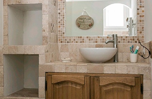 Croagnes House | Look forward to a fantastic vacation experience in this comfortable apartment near beautiful nature!