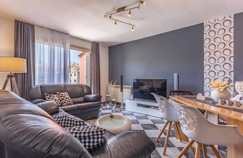 Veruda Apartment | Look forward to a nice vacation in this appealing vacation apartment near the sea.