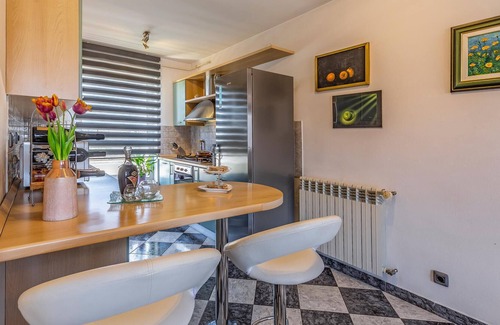 Veruda Apartment | Look forward to a nice vacation in this appealing vacation apartment near the sea.