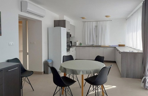 Stanisovi House | Look forward to a vacation in a modern vacation home with an enchanting view of the sea.