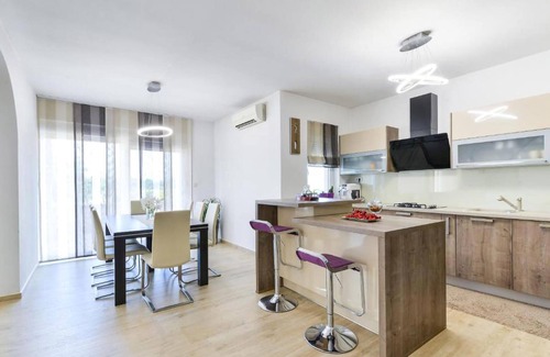Pristeg House | Look forward to a wonderful vacation in this attractive vacation home with pool.