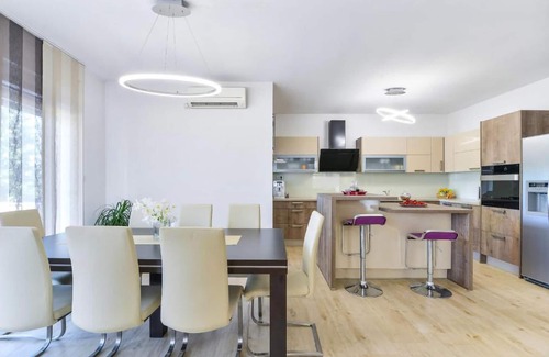 Pristeg House | Look forward to a wonderful vacation in this attractive vacation home with pool.