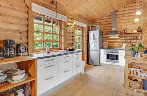 Hoeve Strand House | Look forward to a wonderful vacation in this appealing vacation home with whirlpool and Finnish wood