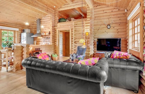 Hoeve Strand House | Look forward to a wonderful vacation in this appealing vacation home with whirlpool and Finnish wood