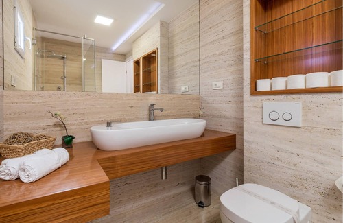 Kolanjski Gajac House | Look forward to a vacation in this fantastic house with sea view in Pag-Novalja.