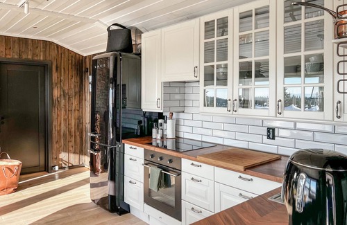 Sjusjoen House | Look forward to this modern and sun-drenched vacation home with great panoramic views.