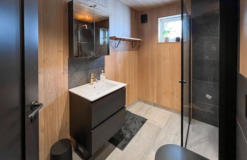 Sjusjoen House | Look forward to this modern and sun-drenched vacation home with great panoramic views.