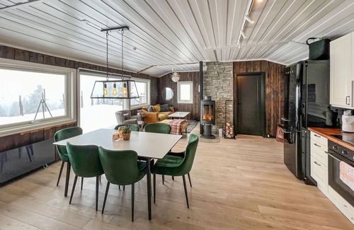 Sjusjoen House | Look forward to this modern and sun-drenched vacation home with great panoramic views.