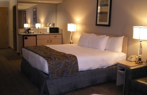Nampa Hotel | Look No Further, On-site Restaurant and Bar, Near Roaring Springs Water Park!