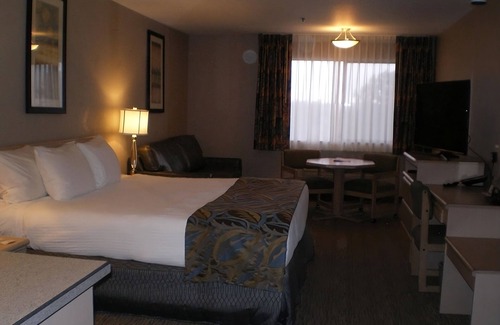 Nampa Hotel | Look No Further, On-site Restaurant and Bar, Near Roaring Springs Water Park!