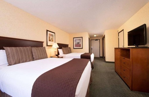 Port Angeles Resort | Look No Further! Outdoor Pool, Pets Allowed, Near Valley Creek Estuary Park!