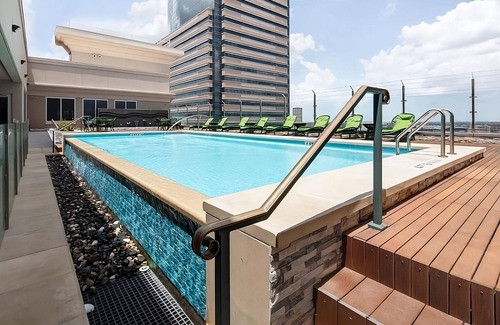 Texas Medical Center House | Look No More! 2 Modern Units, Pet-Friendly, Outdoor Pool, Near NRG Stadium