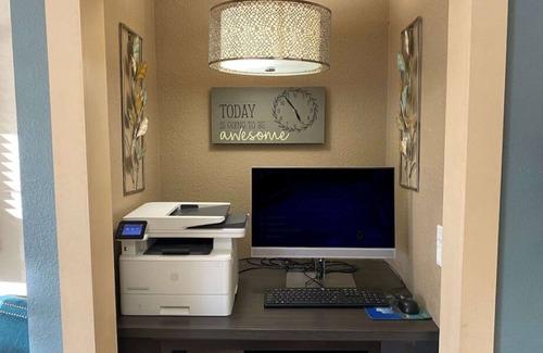Westchase House | Look No More! FREE Parking, Pets Allowed, Near Gerald D. Hines Waterwall Park!