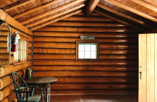 Pray Cabin | Looke’s Mill Rustic off grid cabin