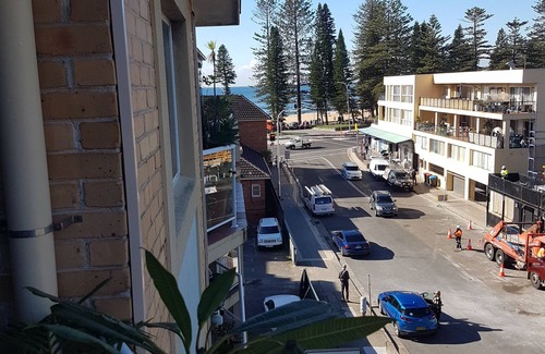 Collaroy Apartment | Looking to rent my stunning 2 bedroom top floor apartment for 6 months.