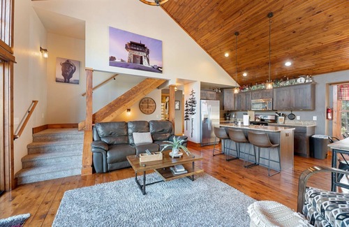 Deadwood Cabin | Lookout Tower - Access to Pool!