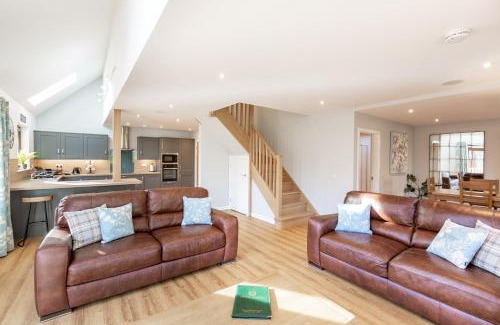 Newton Stewart Ski Chalet | Lord Galloway 38 with Hot Tub