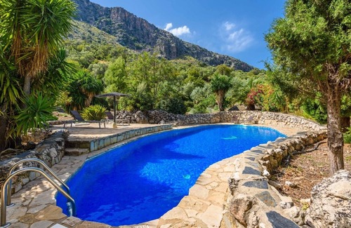Montecorto Villa | Los Algarrobales - Cortijo y Estudio Montecorto by Ruralidays