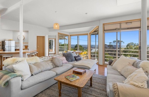 Anglesea House | Los Anglesea - With stunning 180- degree views from the ocean to the forest!