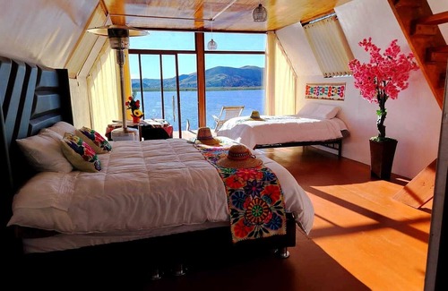 Puno Cabin | Los Uros Lodging