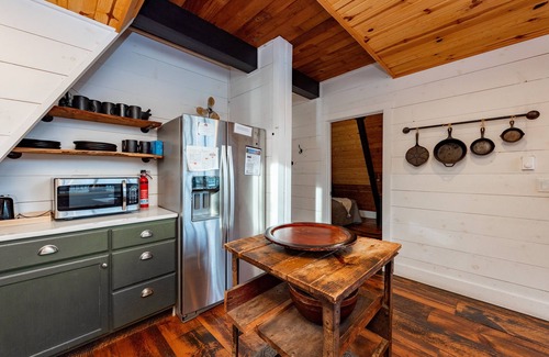 Swanton House | Lost and Found: Lakefront, Private Dock, Fire Pit, Ping Pong!
