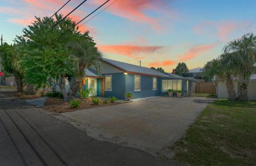Bid-a-wee Beach House | Lost Pearl - Charming 1940s Beach Cottage, 1 Block to Private Beach Access, FREE Daily Activities, and More