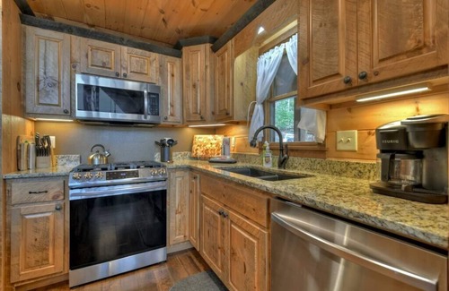Cherry Log Cabin | Lost Shepherds Lodge | Book 3 Nights Get 4th Free!