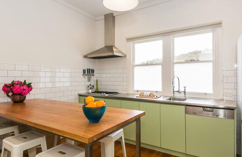 Lorne House | Lotti's Cottage - Prime Position
