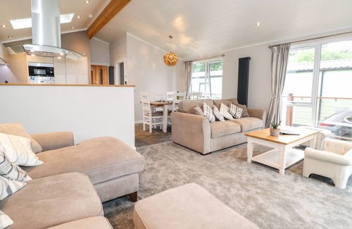 Bowness-on-Windermere Cottage | Loubi's Lakeside Lodge