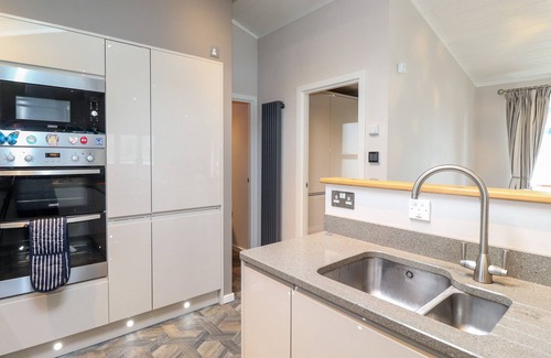 Bowness-on-Windermere Cottage | Loubi's Lakeside Lodge