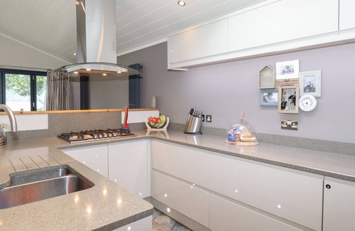 Bowness-on-Windermere Cottage | Loubi's Lakeside Lodge