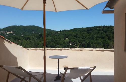 La Garde-Freinet Apartment | Loue Gulf of St Tropez apartments in Mansion Hotel has Freinet