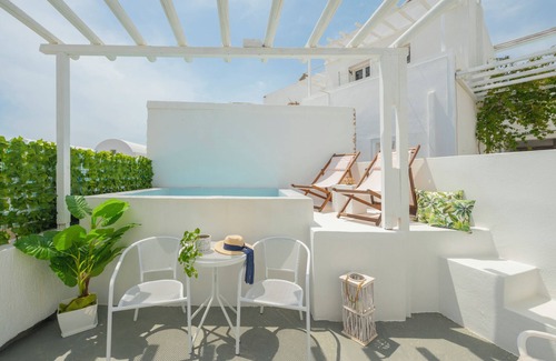 Perissa Apartment | Loukas & Emma "Studio with hot tub"