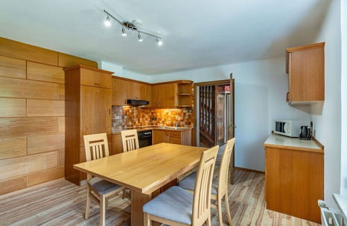 Tschoran Apartment | Lovely apartment for 5 guests with TV and terrace