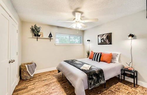 Old East Dallas Apartment | Love for Dallas - Close to Deep Ellum & AAC